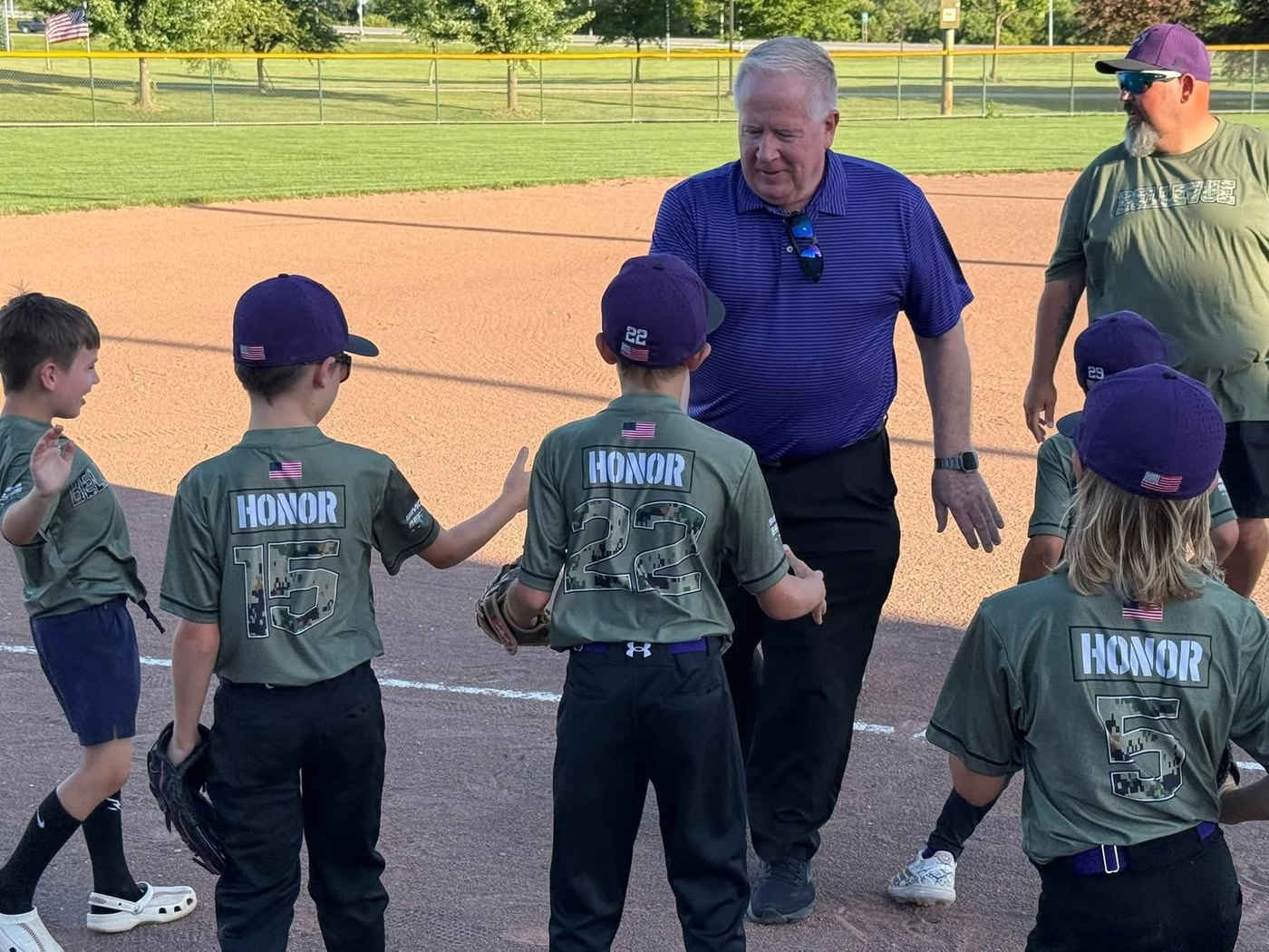 Rusty greeting a Bellevue youth baseball team